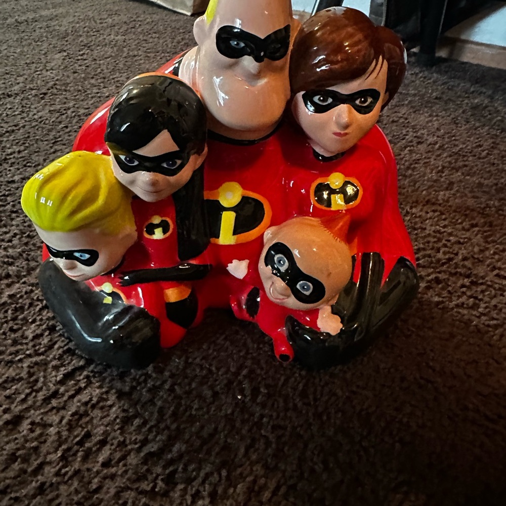 Enesco Incredibles Family Figurine - Vibrant Red and Black